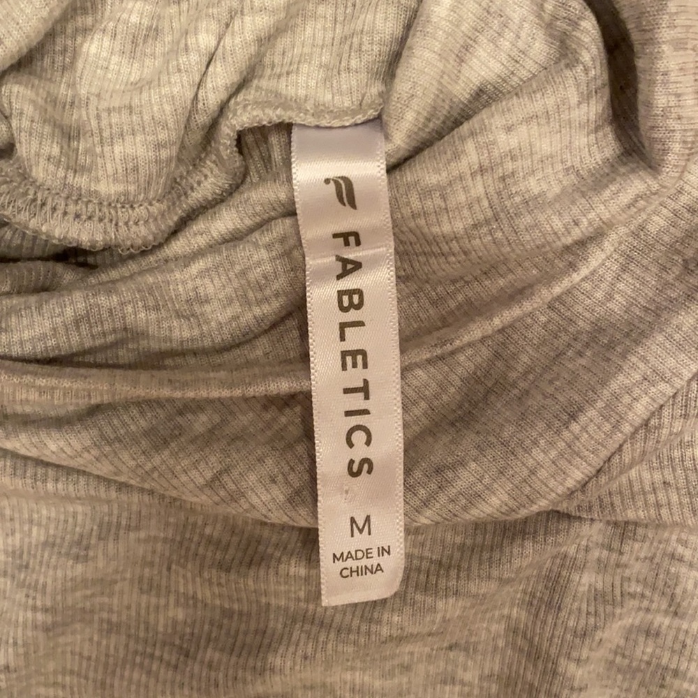 Fabletics turtle neck - Picture 4 of 4